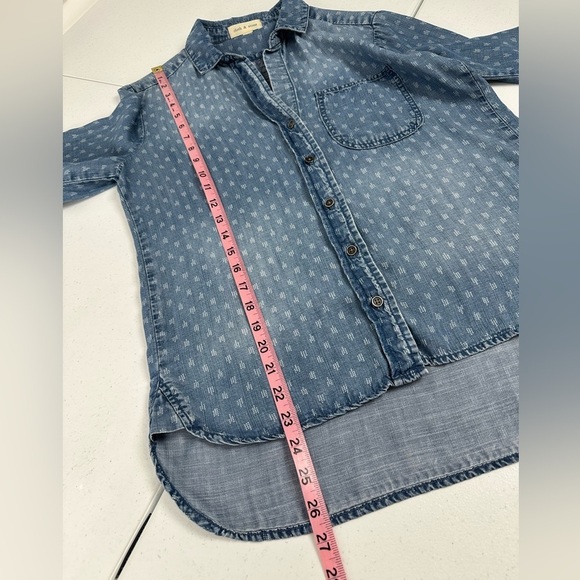 Cloth & Stone Chambray Soft Denim Collared Button Front Shirt - Picture 5 of 9